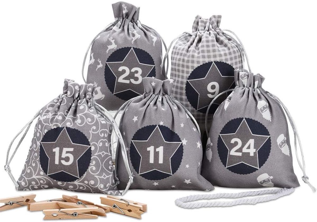 Adventskalender om zelf te vullen met 24 grijze stoffen zakjes om te vullen, van katoen