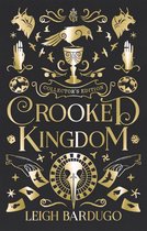 Collector's Edition de Crooked Kingdom en dorure sur fond noir, avec des images stylisées de corbeaux, de mains et de dés.