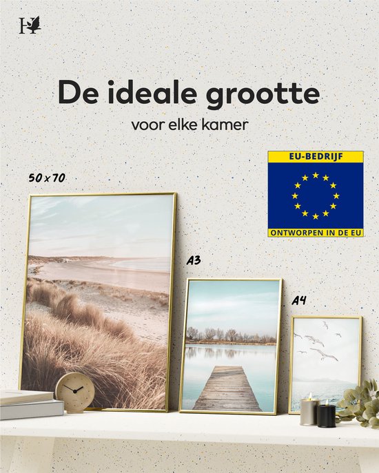 Gouden fotolijsten van verschillende formaten (50x70, A3, A4) met een strandlandschap en een pier.