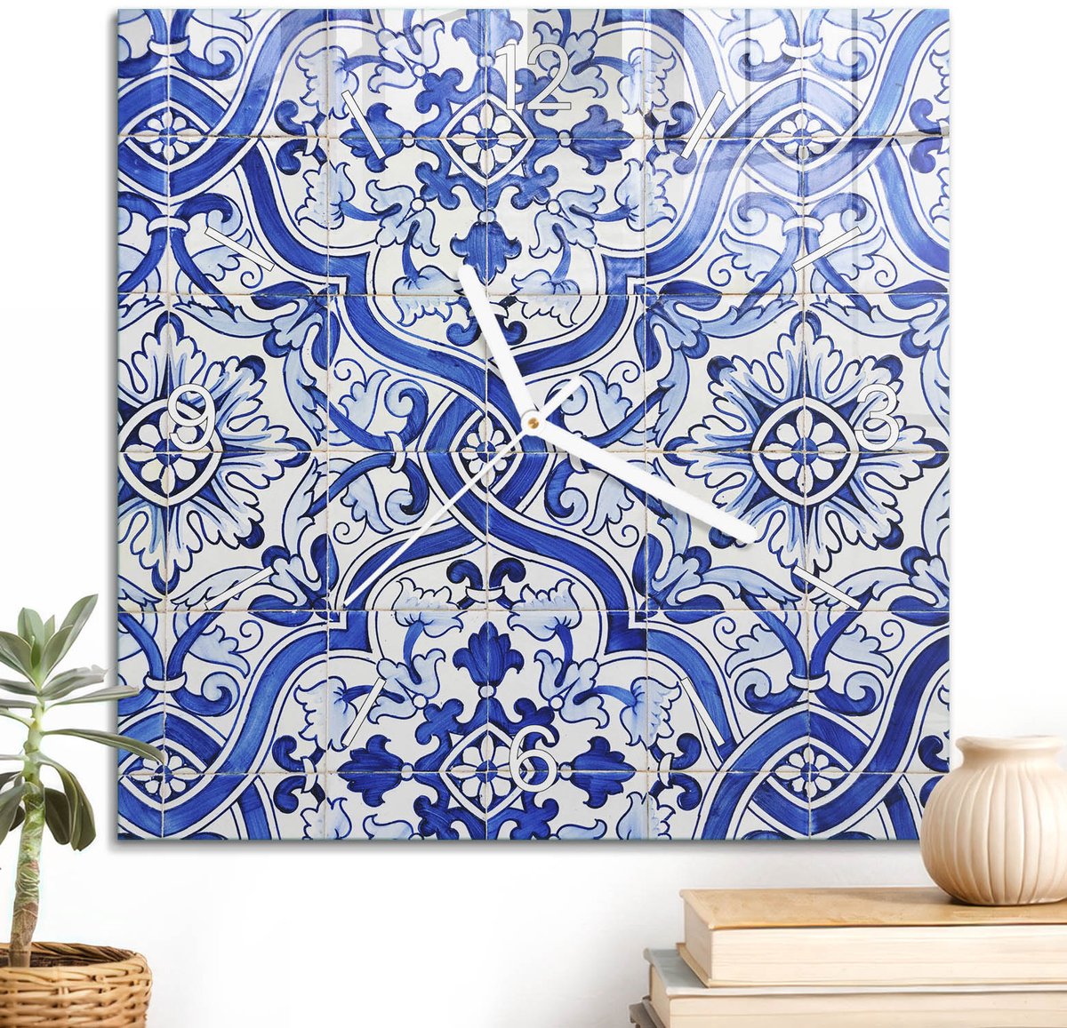 ArtPrintCave Blauw Glazen Klok - 30x30 cm - Wandklok Vierkant - Blauw Mozaïek Unieke Klok - Geometrie Stille Wandklok - Witte Klokwijzers