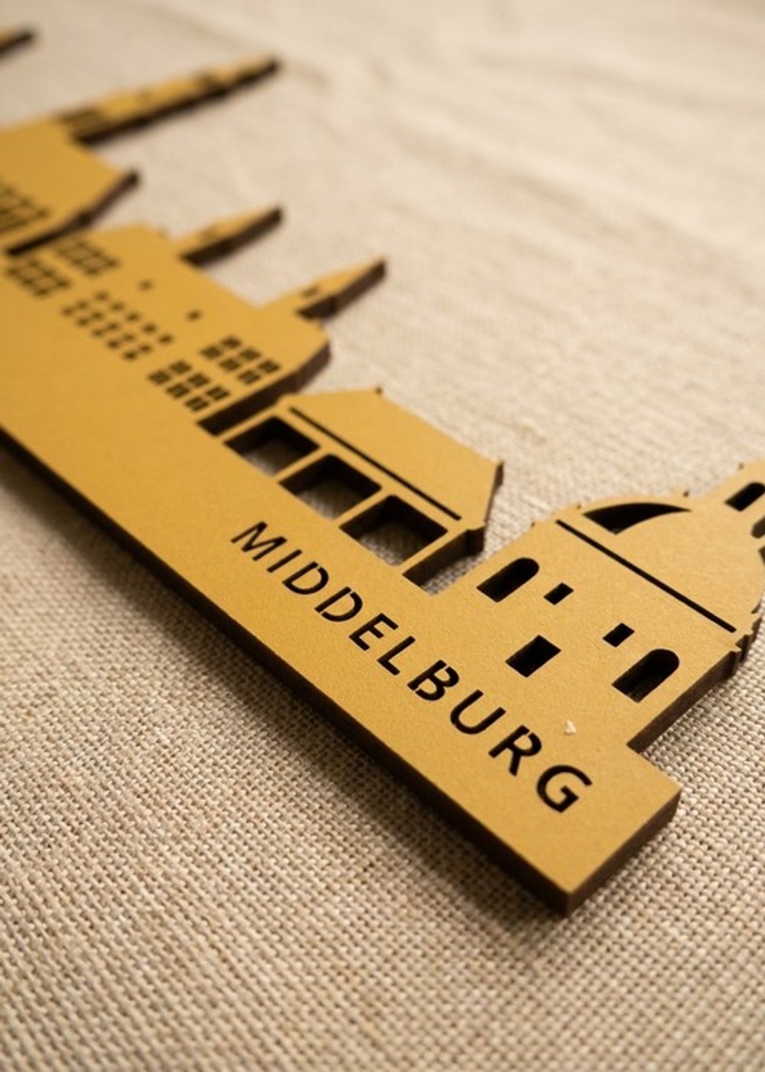 Houten Skyline Middelburg | Wanddecoratie voor aan de muur | Geel MDF | 70 x 13 cm