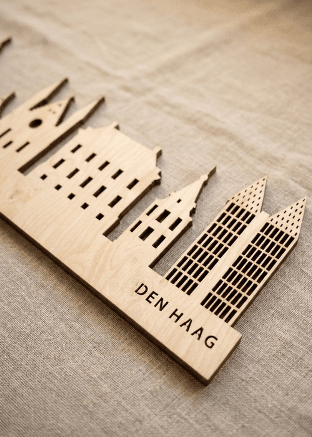 Houten Skyline Den Haag | Wanddecoratie voor aan de muur | Berken | 100 x 20 cm