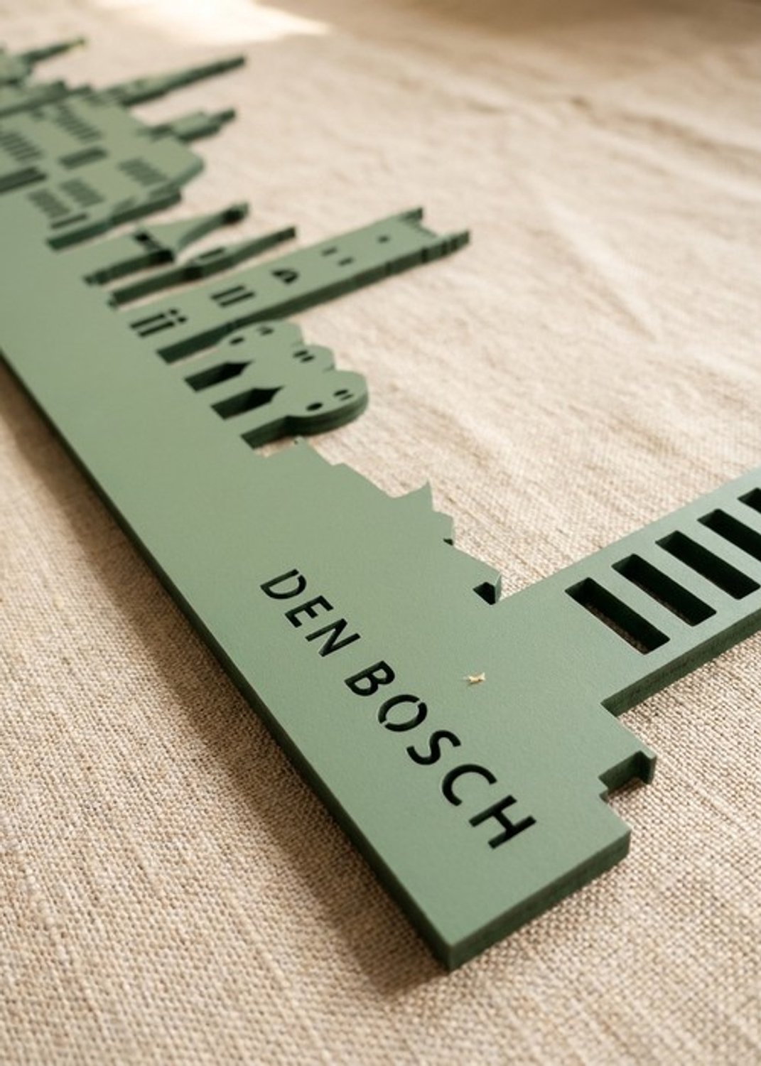 Houten Skyline Den Bosch | Wanddecoratie voor aan de muur | Groen MDF | 70 x 14 cm