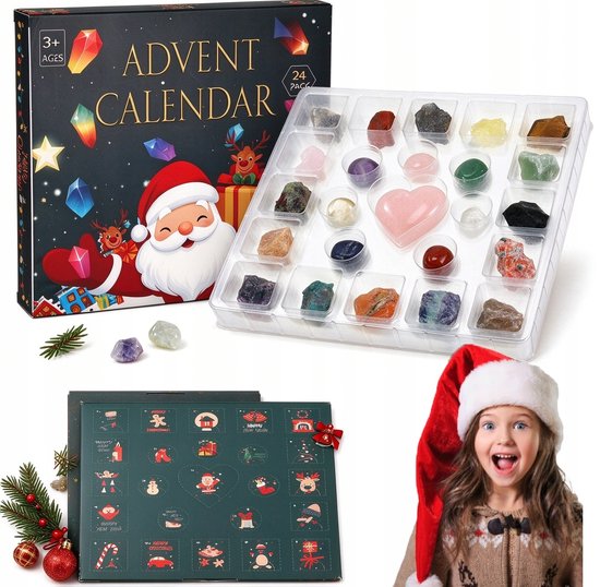 Kindertje met kerstmuts bij een kristaladventskalender met Santa Claus-afbeelding en 24 stenen.