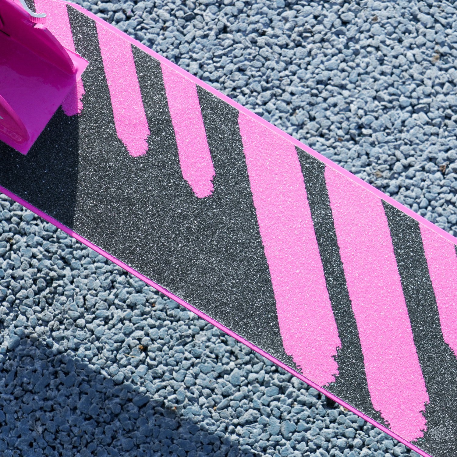 Playon Step - Met lichtgevende wielen en hand- en achterrem - In hoogte verstelbaar - 73 x 36 x 73-89 cm - Roze