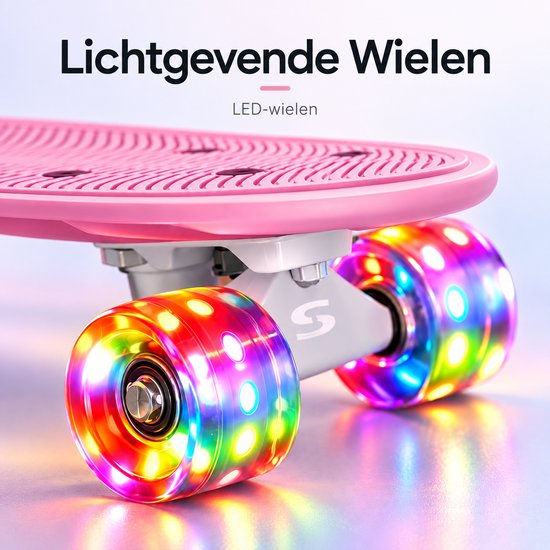 Roze skateboard met lichtgevende, veelkleurige LED-wielen en een gestructureerd oppervlak.