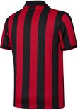 Achterzijde van het AC Milan retroshirt met verticale rode en zwarte strepen en zwarte kraag.