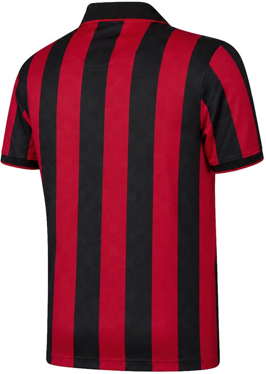 Achterzijde van het AC Milan retroshirt met verticale rode en zwarte strepen en zwarte kraag.