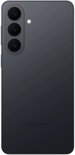 Recht aanzicht van de achterkant van een zwarte smartphone met drievoudig camerasysteem.