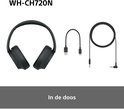 Sony WH-CH720N zwarte koptelefoon, USB-oplaadkabel en audiokabel. Tekst: In de doos.