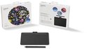 Wacom Intuos-set met doos, tekentablet en zwarte pen.