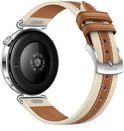 Achterkant van een zilveren smartwatch met hartslagsensor en bruine leren band met Huawei-logo op de gesp.