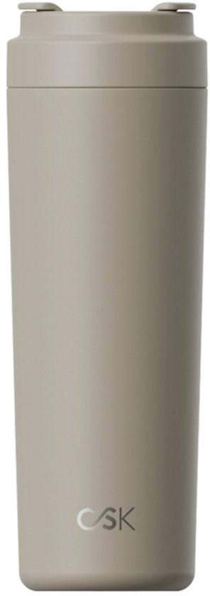 Een staande beige thermosbeker met een grijze dop.
