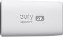 Witte Eufy S220 beveiligingscamera met 'Eufy 2K SECURITY' logo.