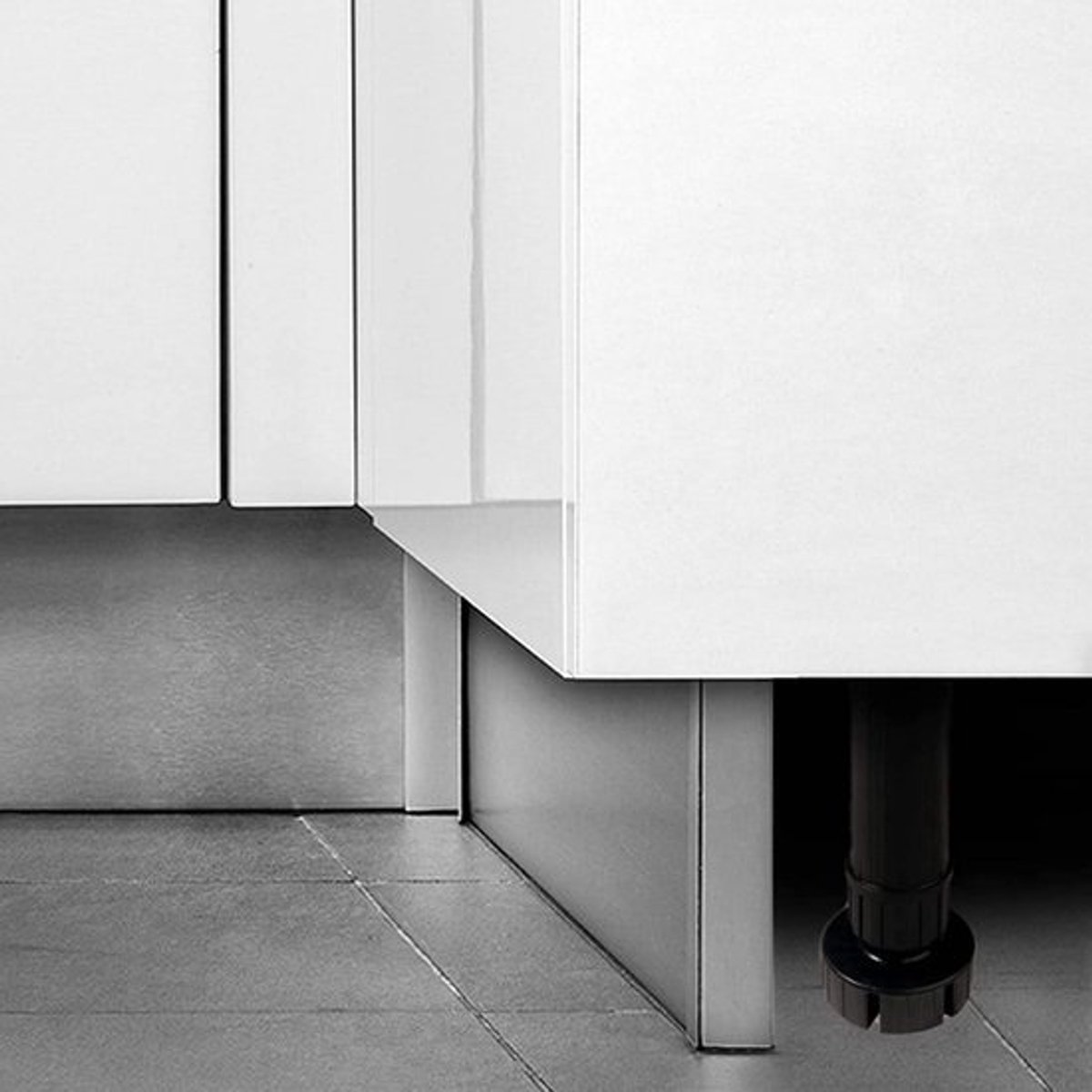 4 Verstelbare Keukenpoten - Kunststof met Bevestigingsclips - Voor Sokkels & Keuken - Zwart - 12 cm
