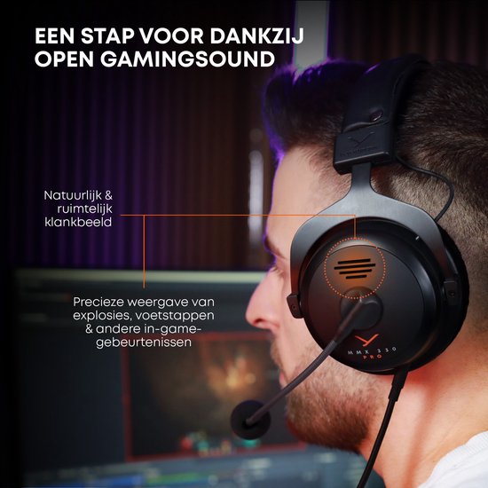 Man met zwarte Beyerdynamic MMX 330 PRO headset, toont het natuurlijke en ruimtelijke geluid.