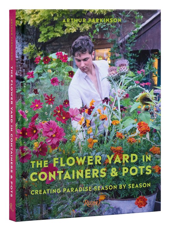 Boekomslag: 'The Flower Yard in Containers & Pots' met Arthur Parkinson in een kleurrijke bloementuin.