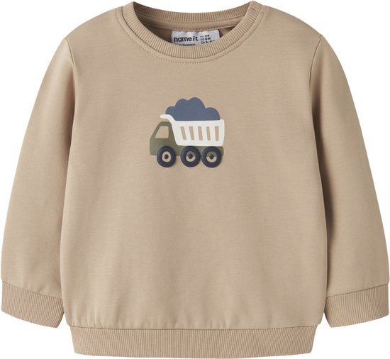Beige sweatshirt van Name It met een vrachtwagenopdruk, ronde hals en lange mouwen.