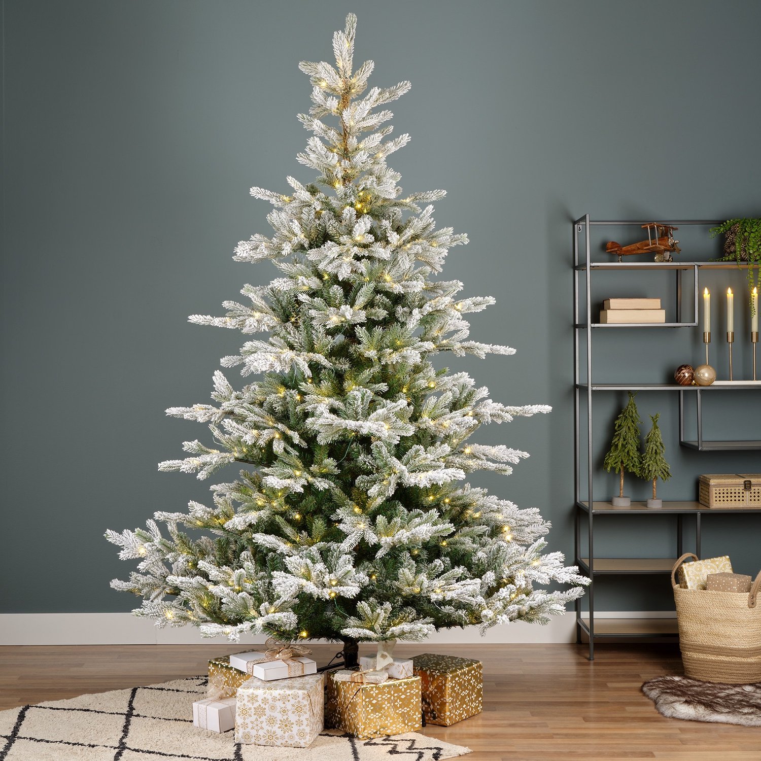 Everlands Grandis Fir verlichte kunstkerstboom besneeuwd groen 180cm, 400 lampjes – foto 5