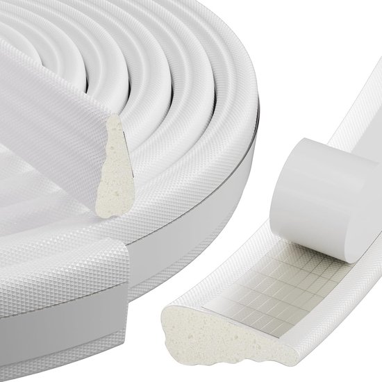 Witte zelfklevende tochtstrip met textuur, toont opgerolde vorm en dwarsdoorsnede met plakstrip.