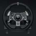 Zwart lederen Logitech G racestuur voor Xbox met centrale G-logo en gekleurde knoppen.