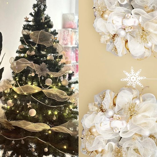 Versierde kerstboom met verlichting en wit-gouden gaaslinten naast close-ups van feestelijke kransen.