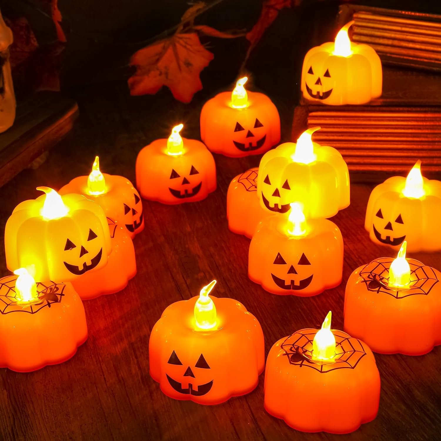 YAGXIG Halloween elektronische kaarslantaarn - Pompoenkaarslantaarn - Gloeiende pompoendecoratie LED - Vlamloze kaarslantaarn - Herfsttafeldecoratie - Werkt op batterijen - 12 stuks - Twee stijlen