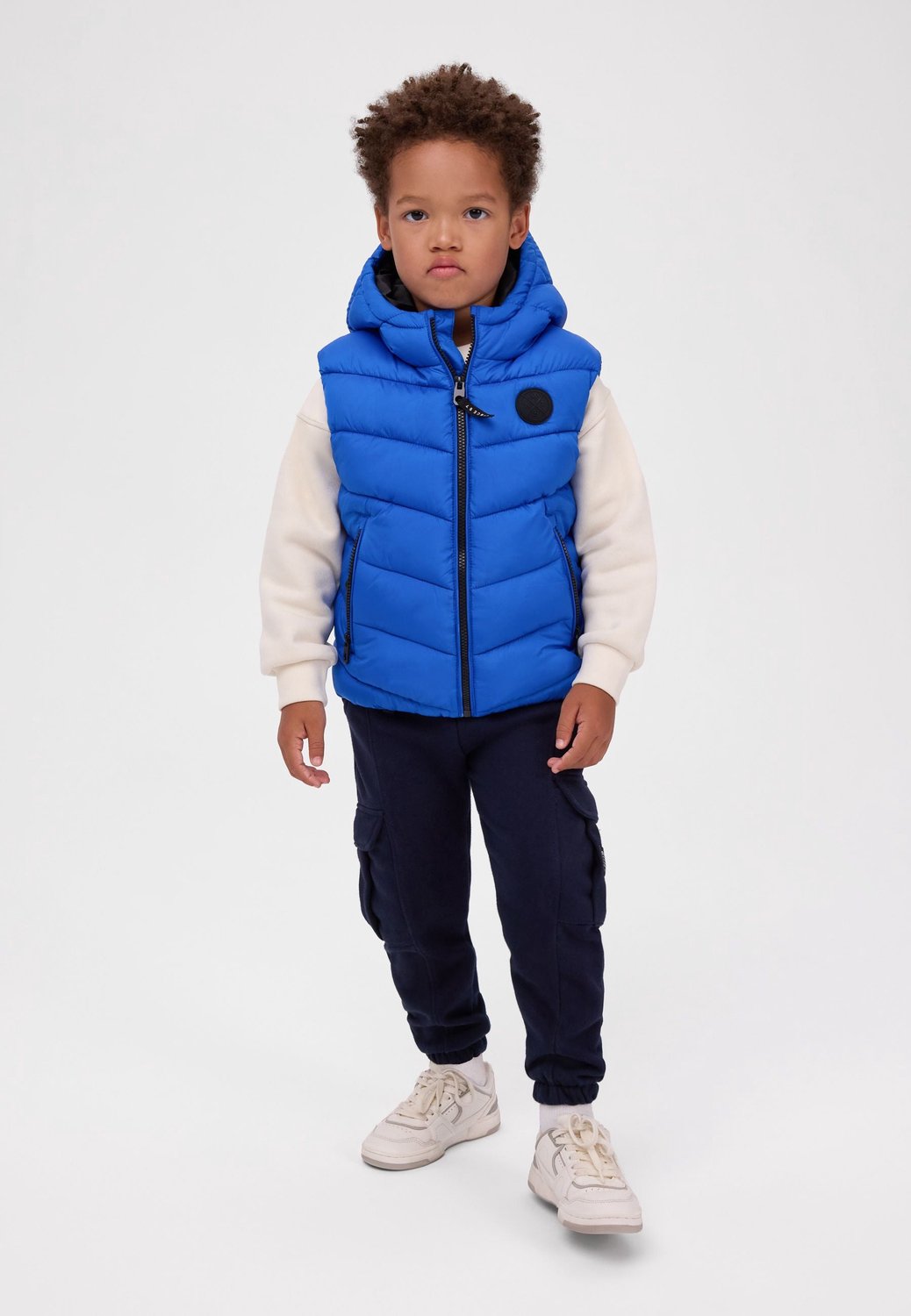 Minoti bodywarmer jongens – gewatteerd – vaste capuchon – blauw
