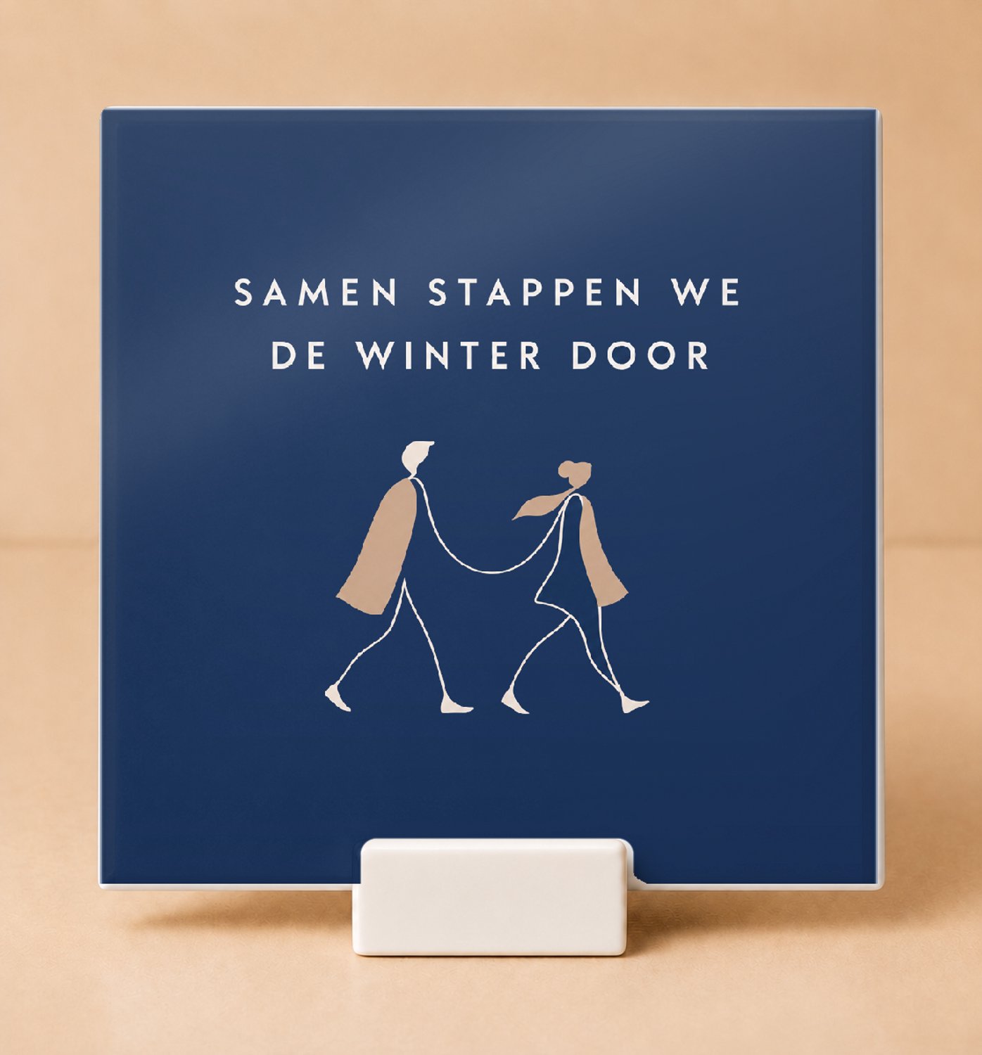 Bedruk King Minimalistische De winterwandelaar Tegel – Elegante one-line art decoratie voor winterliefhebbers en wandelaars - 15 x 15 cm met houder Wit