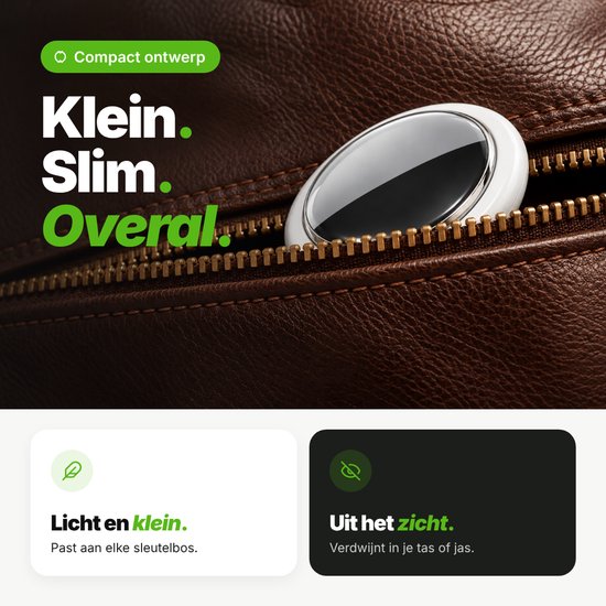 Compacte Guardyan tracker die in de rits van een bruine leren tas verdwijnt.