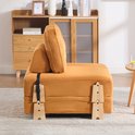 Oranje corduroy slaapfauteuil met houten poten en rugkussens.