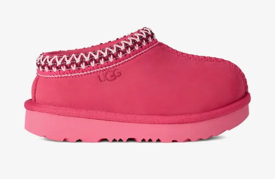 Roze suède UGG Tasman II kinderinstapper met gevlochten boord en roze plateauzool.