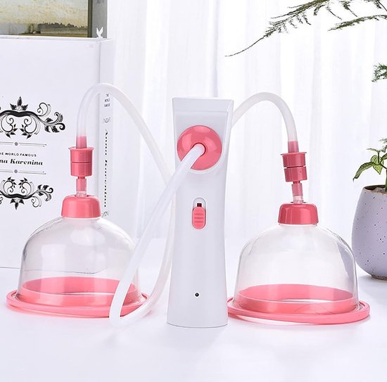 Borstvergrotingsapparaten met transparante cups en roze randen, aangesloten op een witte pompunit met roze details.