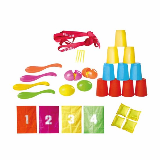 Een set buitenspellen met vier gekleurde zakken (oranje, roze, geel, groen) met nummers, vier lepels, vier eieren, vier zitkussentjes en een stapel gekleurde bekers.