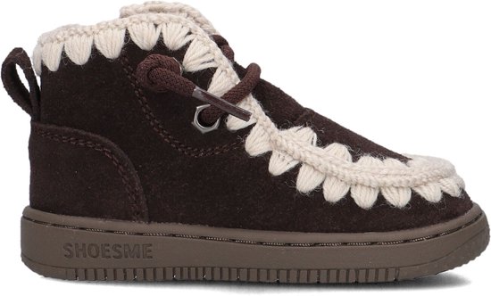 Bruine sneaker met off-white gebreide randen en bruine veters. De zool heeft het Shoesme logo.