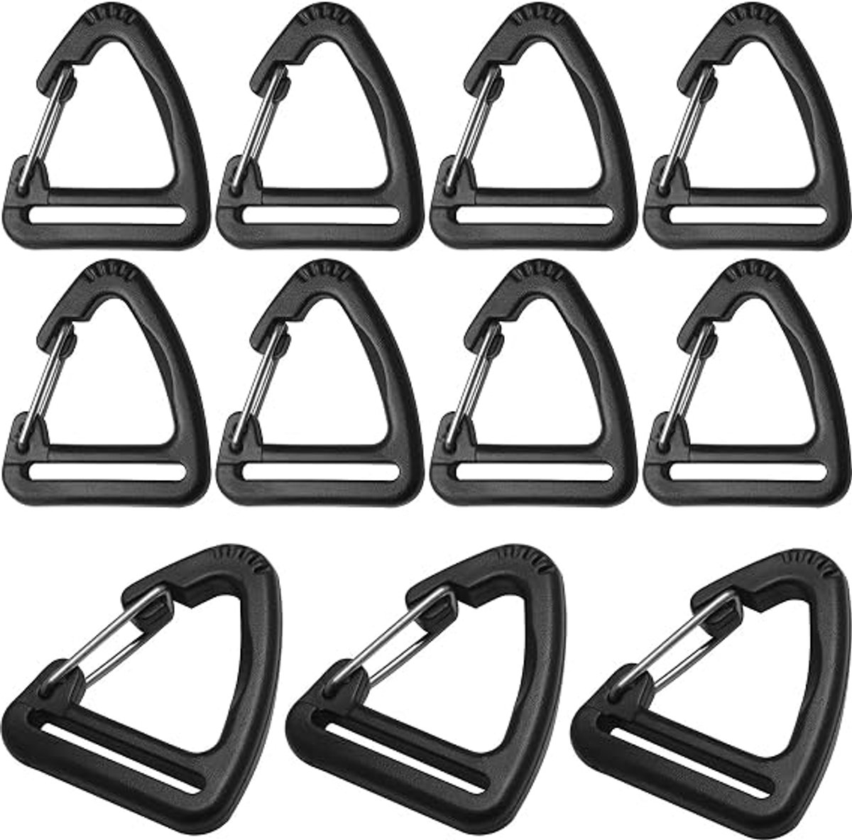11-delige set: Driehoekige karabijnhaken (POM-technisch kunststof), afmeting 3,8 x 5,3 cm; verstelbare gespen met 3 sleuven / riemverstellers; zwarte rugzakgespen.