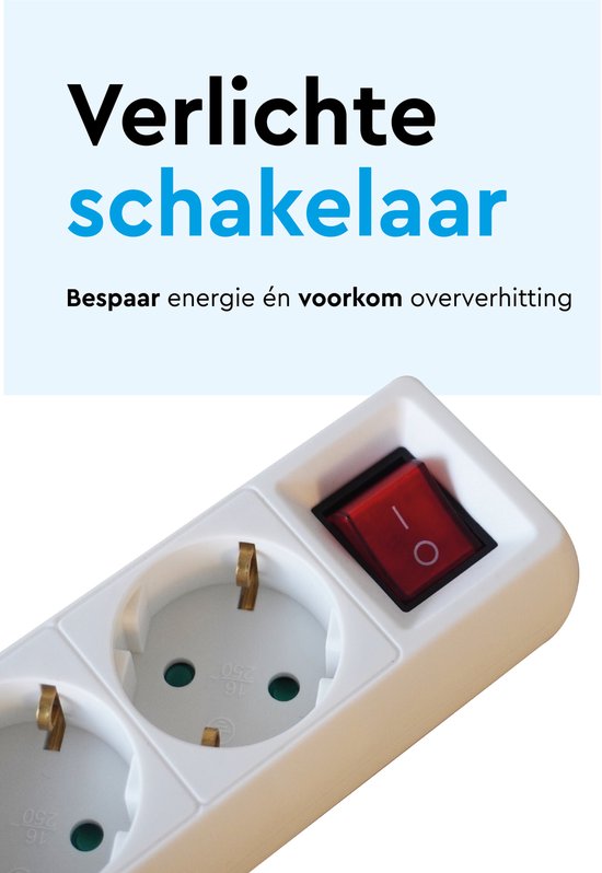Close-up van een rood verlichte schakelaar op een wit 3-voudig stopcontactblok.