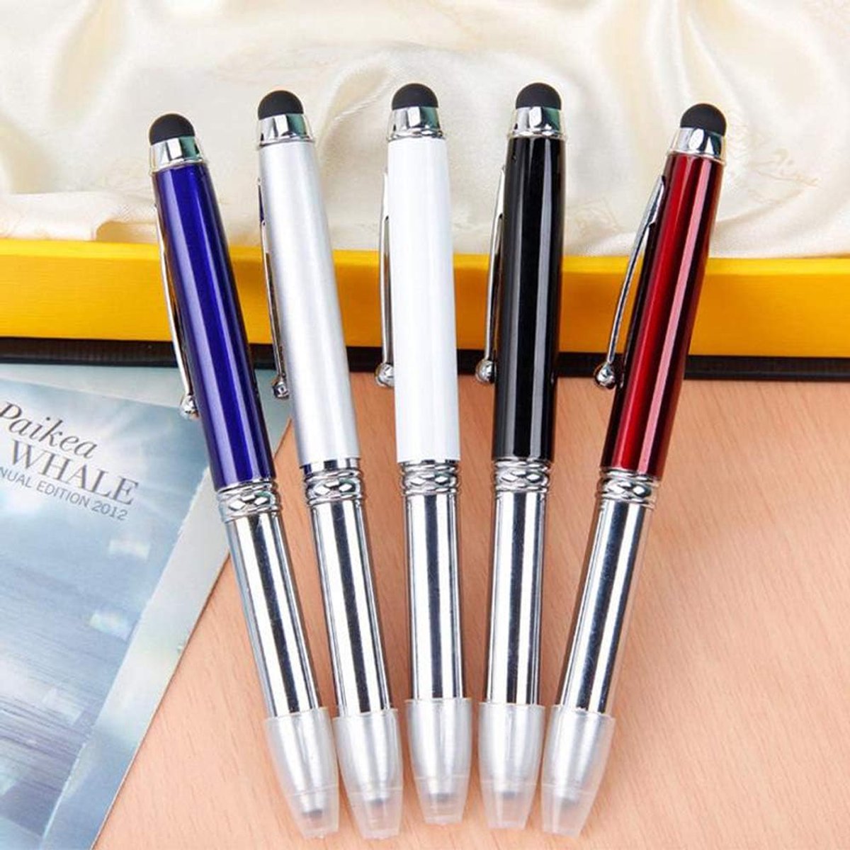 Pen Torch LED Balpen 3 in1 Pen/Stylus/LED Licht, LED Powered Ink Penlights voor Night Write (1 Pack)