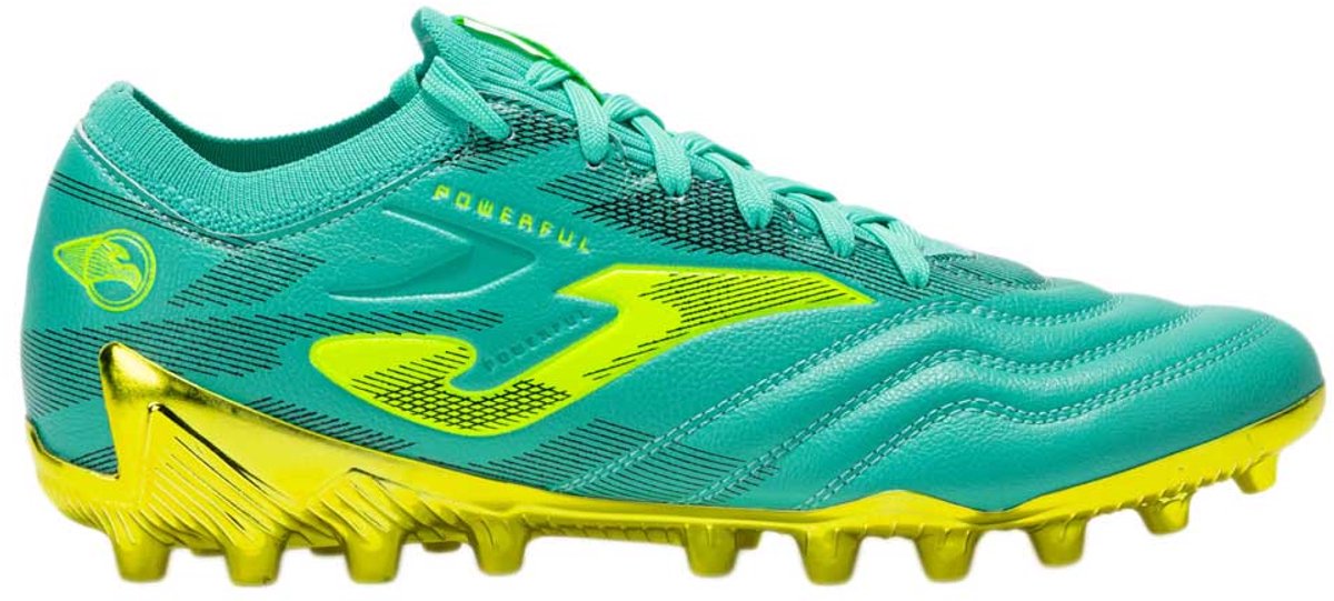 Groene Joma Powerful Cup AG voetbalschoenen EU 39, ontworpen voor kunstgras, met gele accenten en gripnoppen.