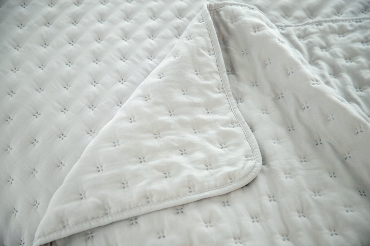 Donszige, tweezijdige sprei 220x240 cm, zacht microvezel, lichtgrijs