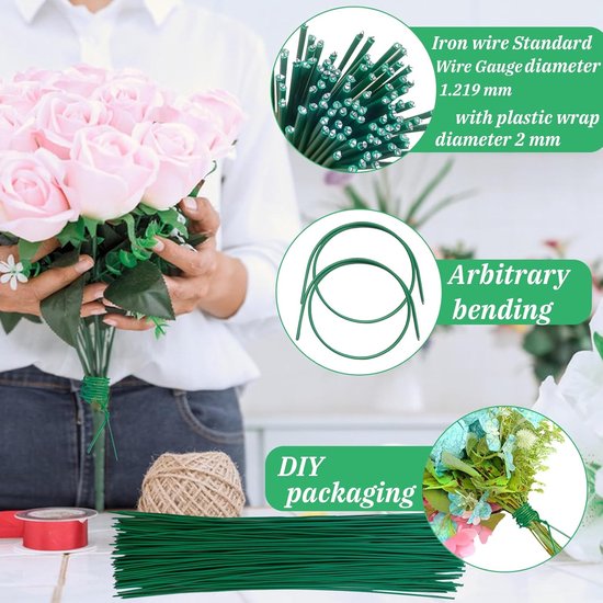Groene bloemendraad, met een boeket roze rozen, linten en touw voor DIY verpakking.