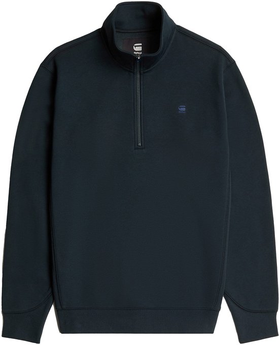 Donkerblauwe G-Star sweater met halfhoge rits en opgestreken logo, gepresenteerd op een hanger.