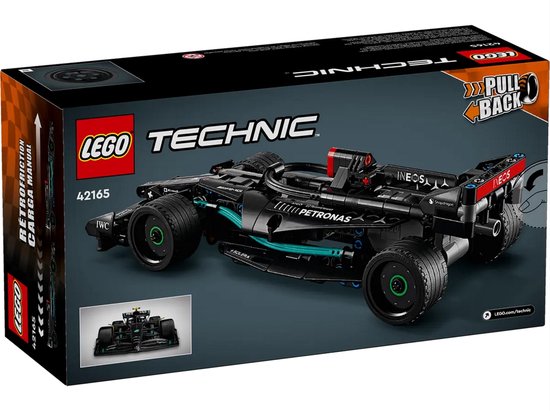 Zwarte LEGO Technic F1 raceauto met groene details, sponsorlogo's en 'Pull-Back' op de doos.