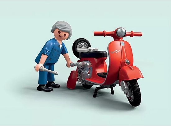 PLAYMOBIL monteur met gereedschap bij een rode Vespa scooter.