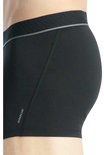 Zijkant van zwarte Adidas boxershorts met 'AEROREADY' logo.