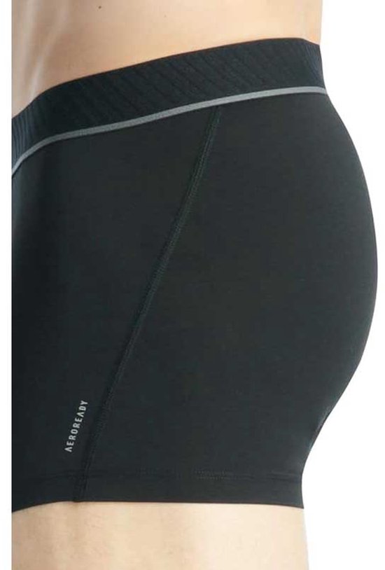 Zijkant van zwarte Adidas boxershorts met 'AEROREADY' logo.