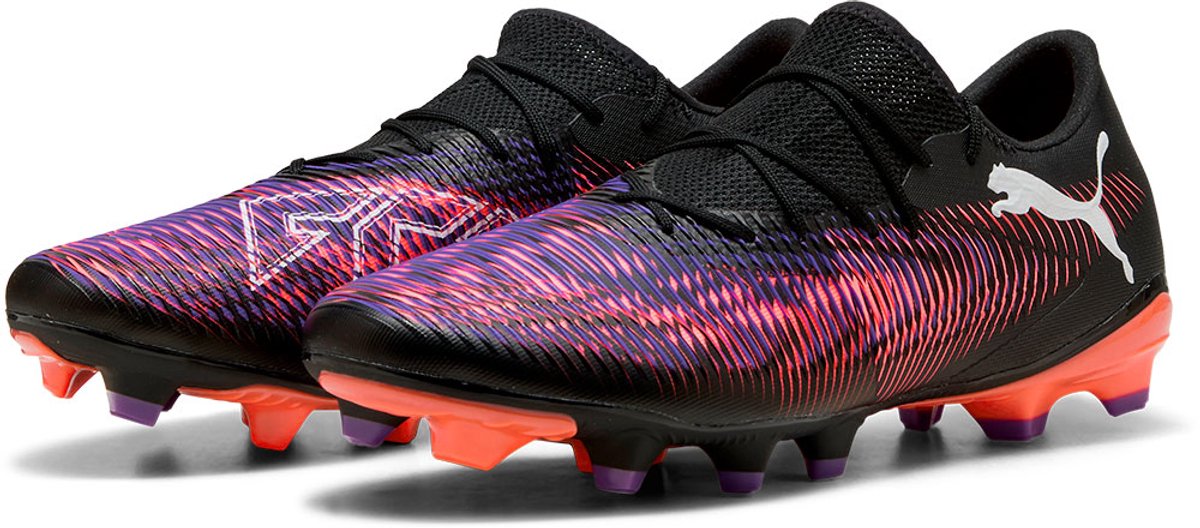 Puma FUTURE 8 MATCH voetbalschoenen in zwart met kleurrijke accenten, lichtgewicht mesh en innovatieve noppen voor grip.