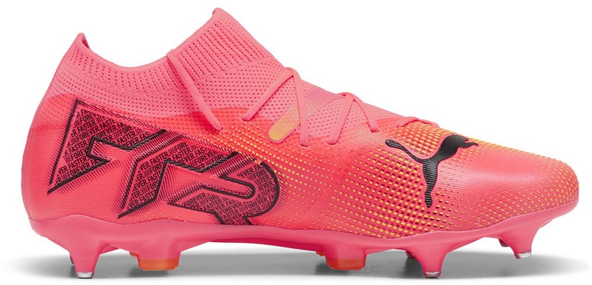 Puma Future 7 Match Mxsg voetbalschoenen in oranje, met adaptieve pasvorm en lichtgewicht mesh bovenwerk. EU 46.