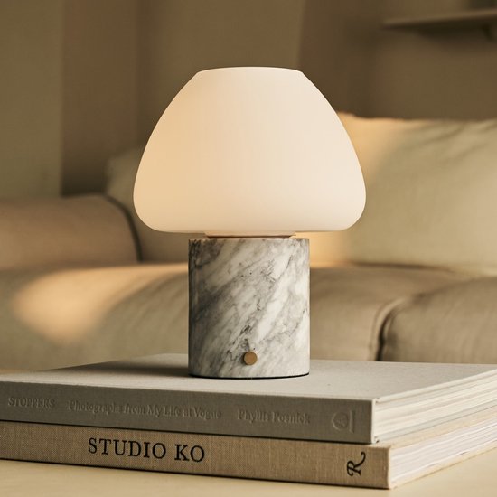 Lamp - Art Deco tafellamp op marmeren voet met bronzen decoratie