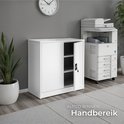 Witte metalen archiefkast met open deur, naast een kopieerapparaat en plant. Tekst: 'Altijd binnen handbereik'.